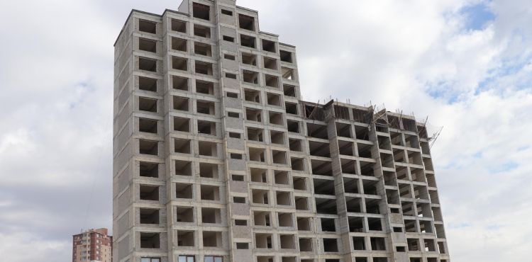 Sıhhi tesisat ustası moloz yığınları arasında ölü bulundu