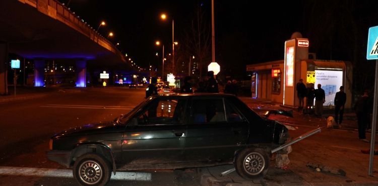 Kayseri'de iki otomobil çarpıştı: 1'i ağır 4 yaralı