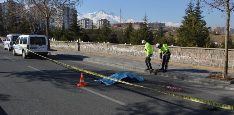 Otobüse binmek isterken altında kalarak öldü
