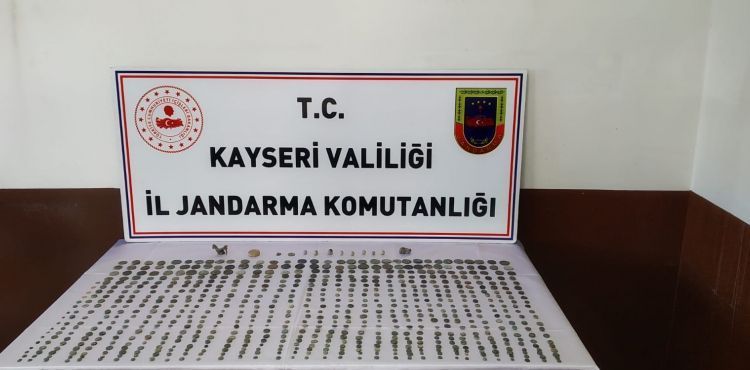Kayseri'de 711 sikke ele geçirildi; 2 gözaltı