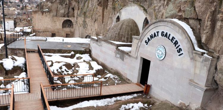Tarihi kilise sanat galerisine dönüştürüldü