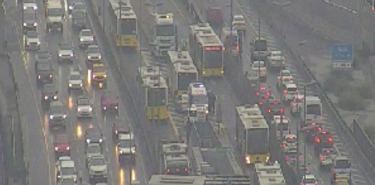 Haliç Köprüsü üstünde metrobüs kazası