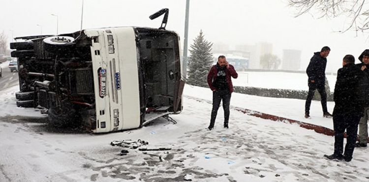 Kayseri'de işçi servisi devrildi: 21 yaralı