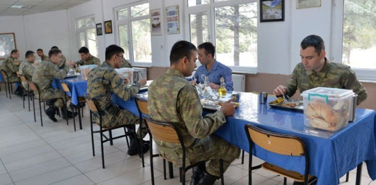 MSB: Askerlerimiz aralıklı oturarak virüsten korunuyor