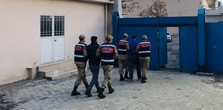 Ailelerinin evlerinde saklanan PKK'lı 2 terörist yakalandı