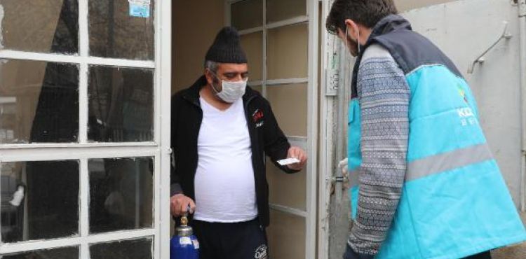 Kocasinan Belediyesi'nden sokağa çıkma yasağı bulunanlara yardım