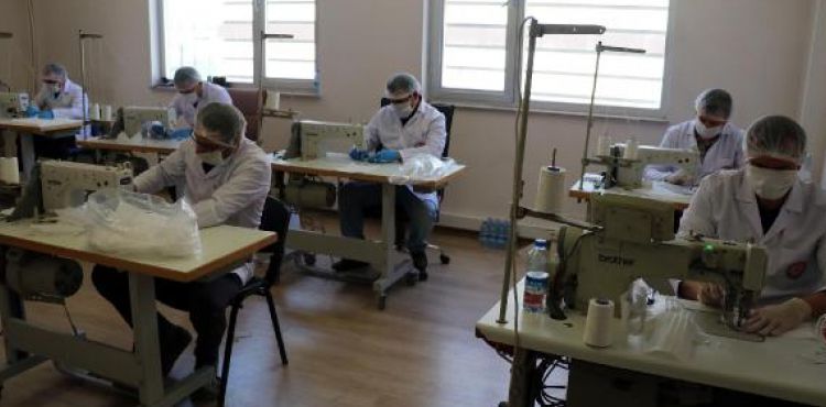 Öğretmenlerin ürettiği maskeler, kamu kurumlarına dağıtılıyor