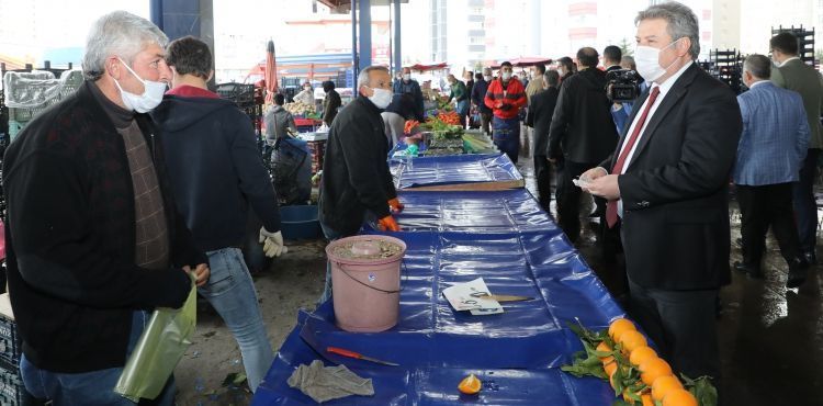 BAŞKAN PALANCIOĞLU, PAZARYERİNDE KORONA VİRÜS ÖNLEMLERİNİ DENETLEDİ, ALIŞVERİŞ YAPTI