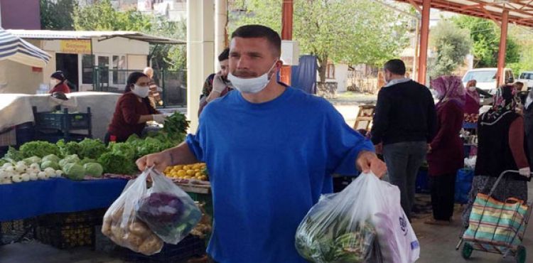 Podolski: Felsefem; şehir ve takım için savaşmak