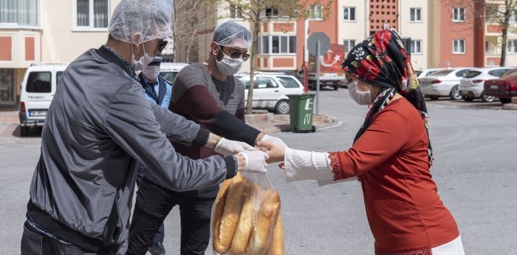 BÜYÜKŞEHİR’DEN MAHALLELERE EKMEK HİZMETİ