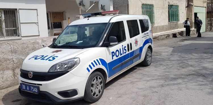 Yalnız yaşayan yaşlı adam evinde ölü bulundu