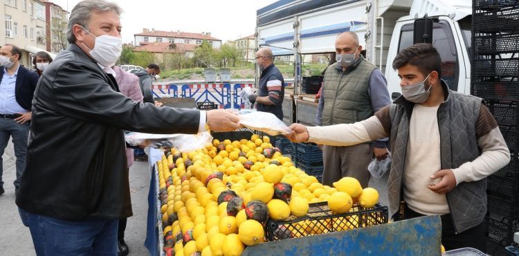 MELİKGAZİ’DE ESNAFA ÖZEL SİPERLİ MASKE DAĞITILDI