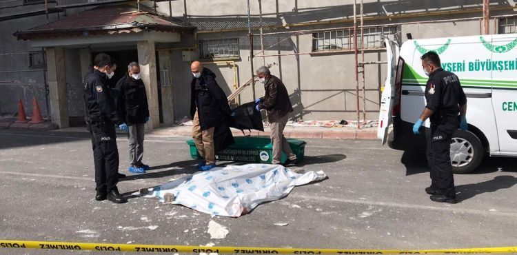 Yasağa rağmen inşaatta çalışan işçi, 8'inci kattan düşerek öldü