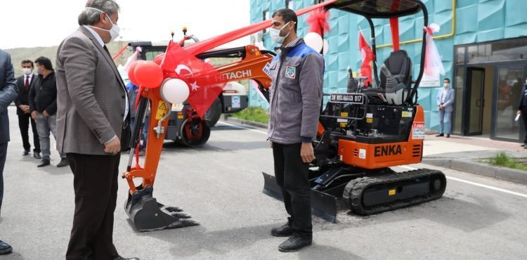 MELİKGAZİ’NİN 5 YENİ ARACI HİZMETTE YARIŞMAYA BAŞLADI