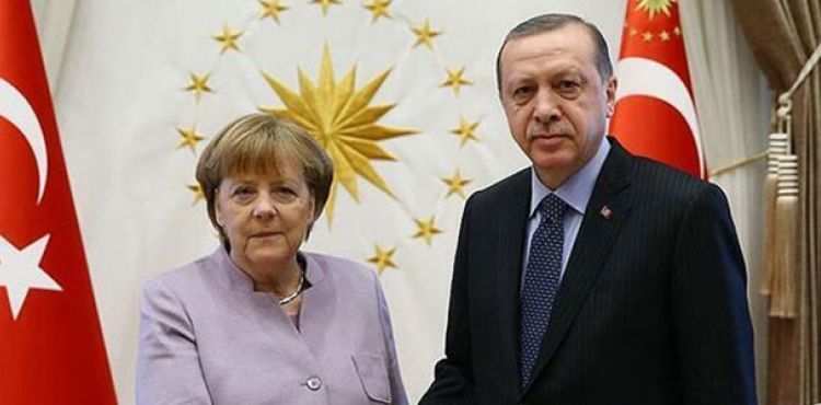 Cumhurbakan Erdoan, Merkel ile telefonda grt