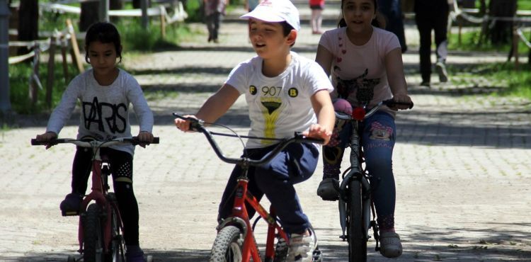 Kayseri'de çocuklar parklara akın etti