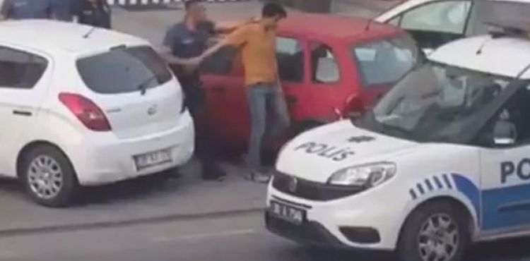 İngiliz bayrağına benzeyen havluyu balkonuna astı, mahalle karıştı