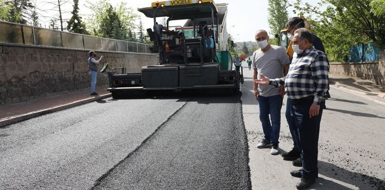 YAZ GELDİ, ASFALT YOLA SERİLDİ