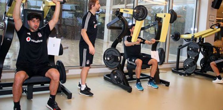 Beşiktaş'ta günün ilk antrenmanı salonda yapıldı