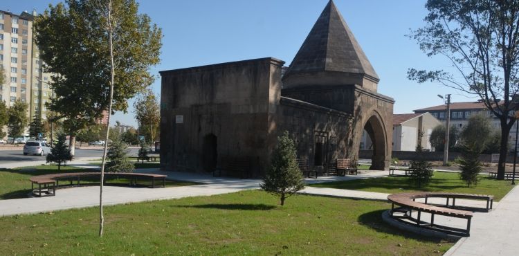 MELİKGAZİ TARİHE SAHİP ÇIKMAYA DEVAM EDİYOR