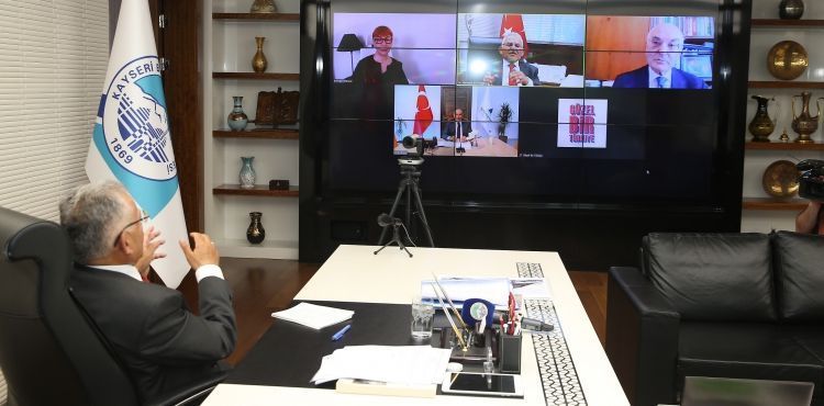 BAŞKAN BÜYÜKKILIÇ YEREL YÖNETİMLER ZİRVESİ’NDE
