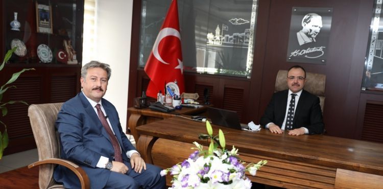 BAŞKAN PALANCIOĞLU, KAYMAKAM ERKAYA YIRIK’A MELİKGAZİ’YE HİZMETLERİ İÇİN TEŞEKKÜR ETTİ