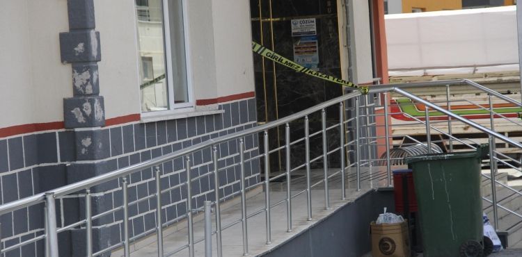 Kayseri'de 8 katlı apartman, karantinaya alındı