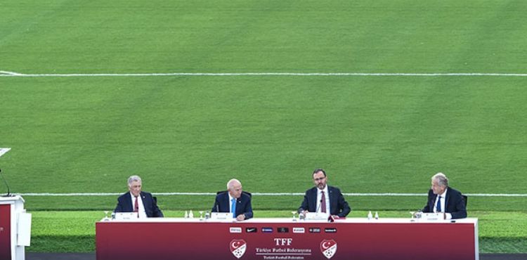 UEFA'nın Şampiyonlar Ligi finali kararı sonrası İstanbul'da önemli zirve
