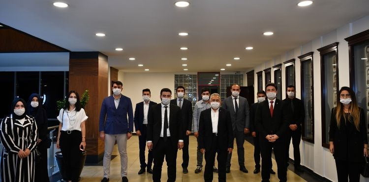 AK PARTİ GENÇLİK KOLLARINDAN BAŞKAN BÜYÜKKILIÇ’A ZİYARET