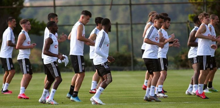 Beşiktaş’ta 2 futbolcunun koronavirüs testi pozitif çıktı
