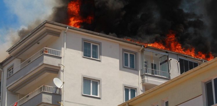 Kayseri'de çatı yangını