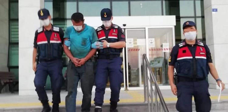 Eşini, balkondan atarak öldürdüğü iddiasıyla tutuklandı