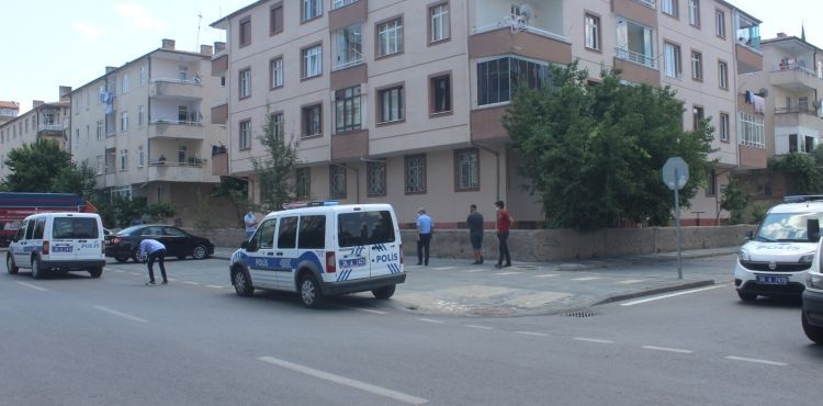 Sokak ortasında silahlı kavga