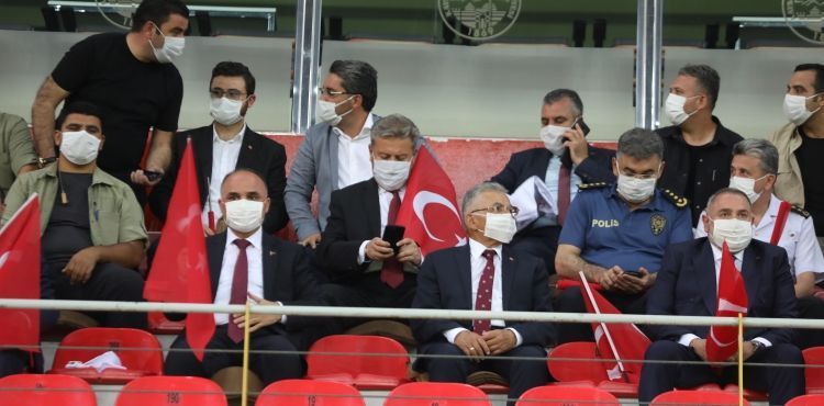 BAŞKAN BÜYÜKKILIÇ DEMOKRASİ NÖBETİNDE