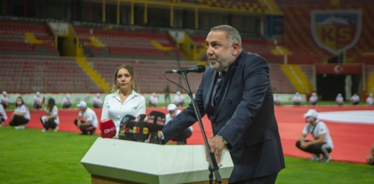 Dünyanın en büyük Türk Bayrağı Kayseride açıldı