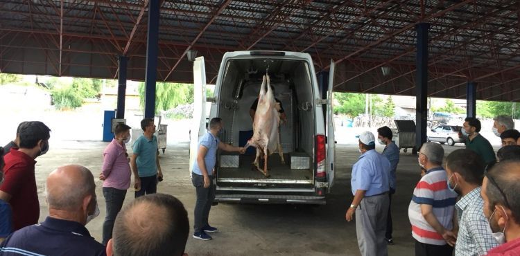 KURBAN KESİMİNİ MELMEK’TE ÖĞRENİYORLAR
