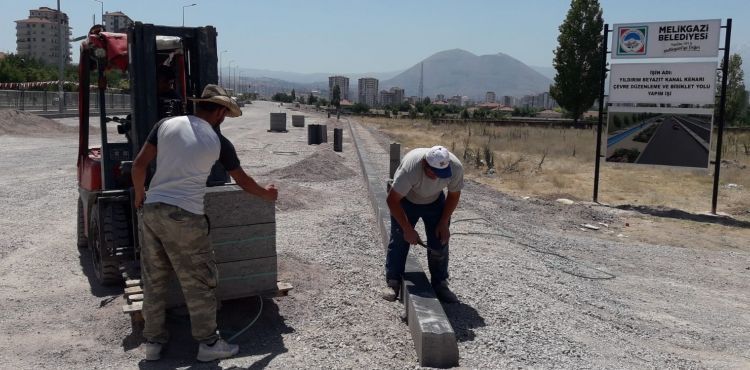 BAŞKAN PALANCIOĞLU KANAL BOYUNDAKİ YOL ÇALIŞMASI İÇİN UYARDI!