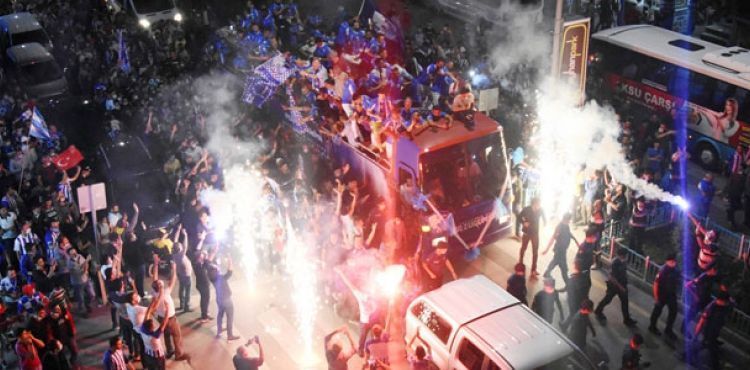 Prof. Dr. Vançelik: Toplu ve kapalı alanlarda koronavirüs riski 3 kat artıyor