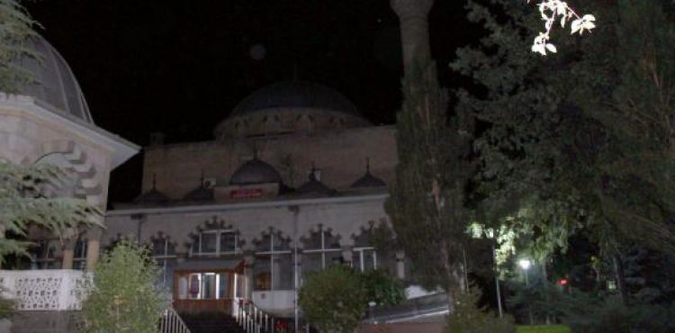 Kayseri'de, minareden atlayan genç yaralandı