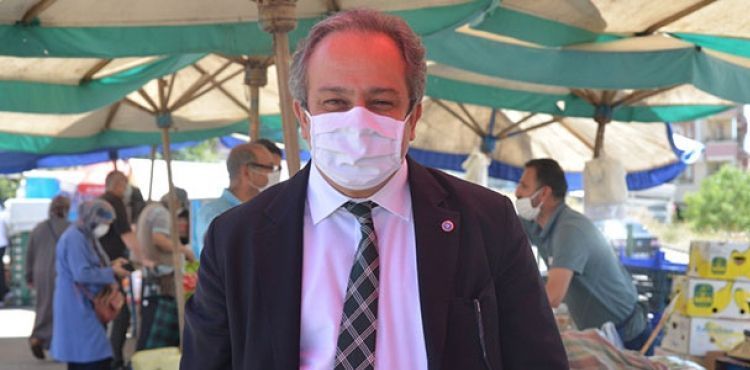 Bilim Kurulu Üyesi pazarda alışveriş yaparak vatandaşları uyardı
