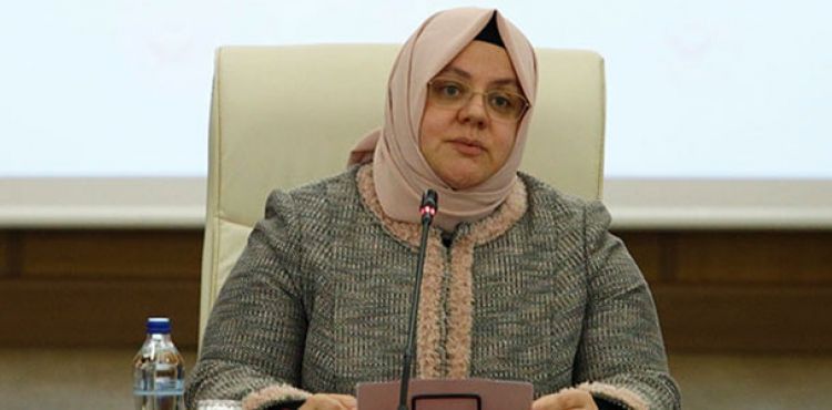 Bakan Selçuk: Çalışan annelere 300 euro destek sağlayacağız