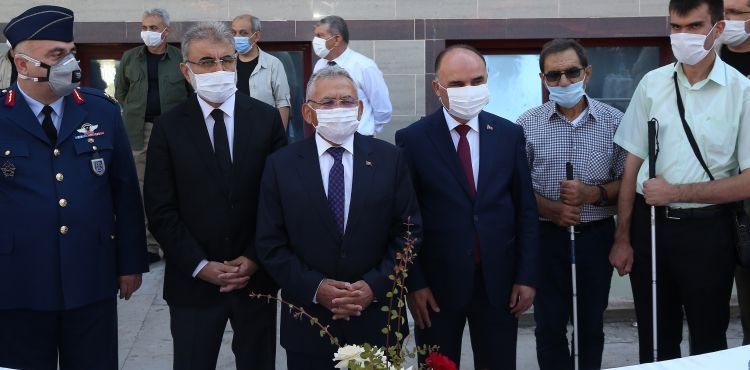 “İKİ SEVİNCİ BİR ARADA YAŞIYORUZ”