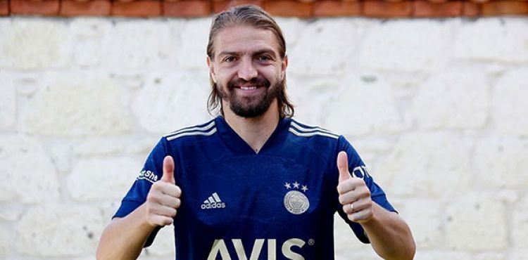 Caner Erkin'den Fenerbahçe'ye 2+1 yıllık imza