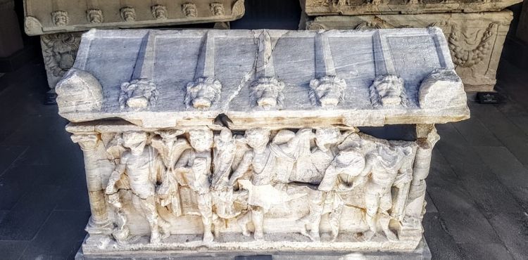 İnşaat temel kazısında bulunan 2 lahit müzede sergileniyor