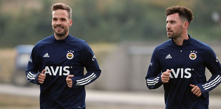 Sinan Gümüş, takımla ilk idmanına çıktı