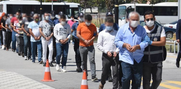 'Vali' yalanıyla 1 milyon lira vurgun yapan çete çökertildi
