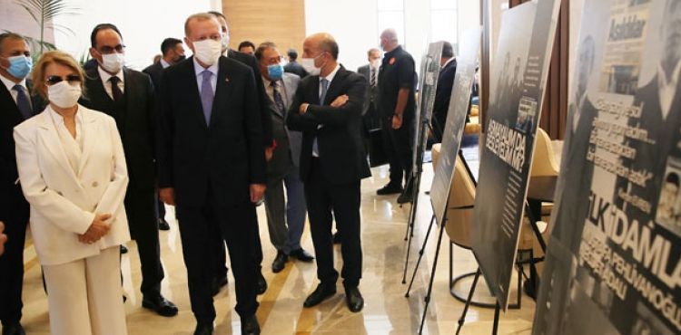 Cumhurbaşkanı Erdoğan ve Çiller 12 Eylül fotoğraf sergisini gezdi