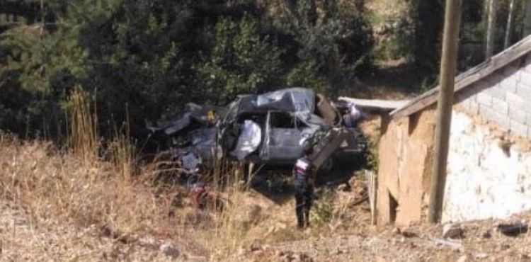 Şarampole devrilen otomobil evin duvarına çarptı: 1 ölü, 1 yaralı