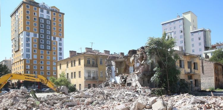 BAŞKAN TALİMAT VERDİ, BÜYÜKŞEHİR TEMİZLEDİ