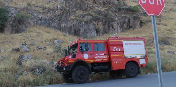 Kayalıklarda tüfekle intihara kalkıştı, polis ikna etti